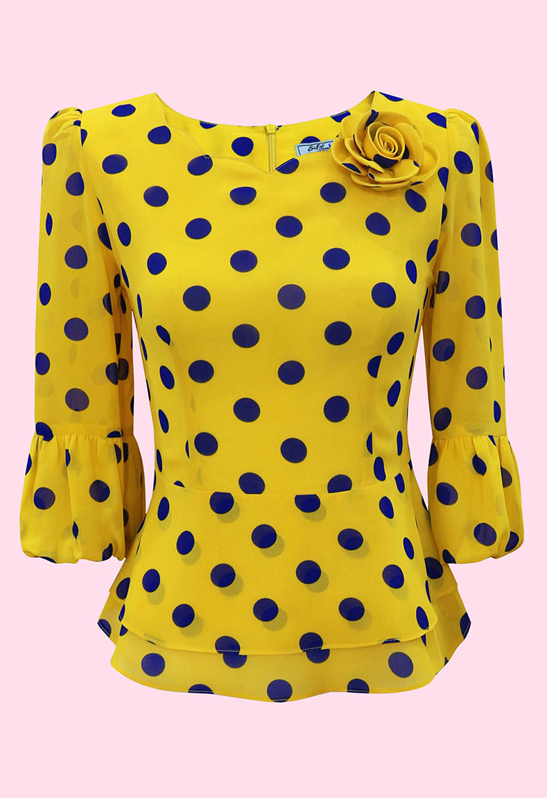 Áo cổ tim lượn